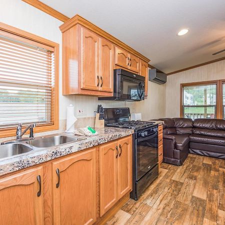 Plymouth Rock Camping Resort Deluxe Cottage Elkhart Lake Exterior photo