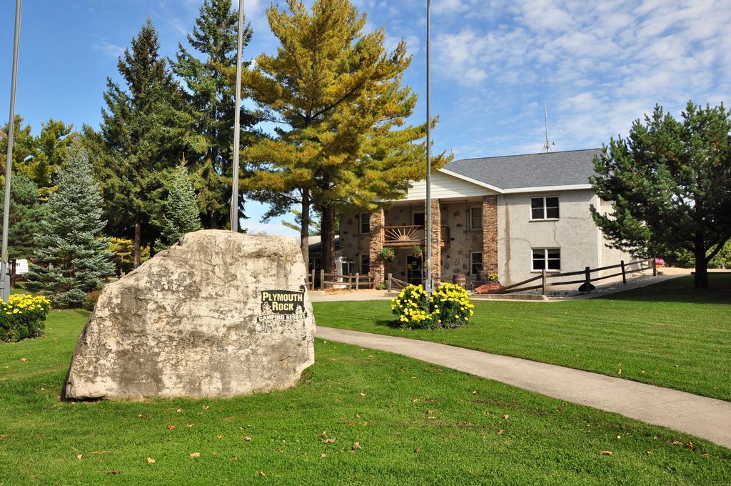 Plymouth Rock Camping Resort Deluxe Cottage Elkhart Lake Exterior photo